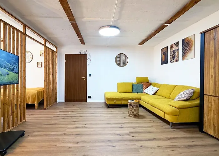 Bienenhaus * Τρόισντορφ